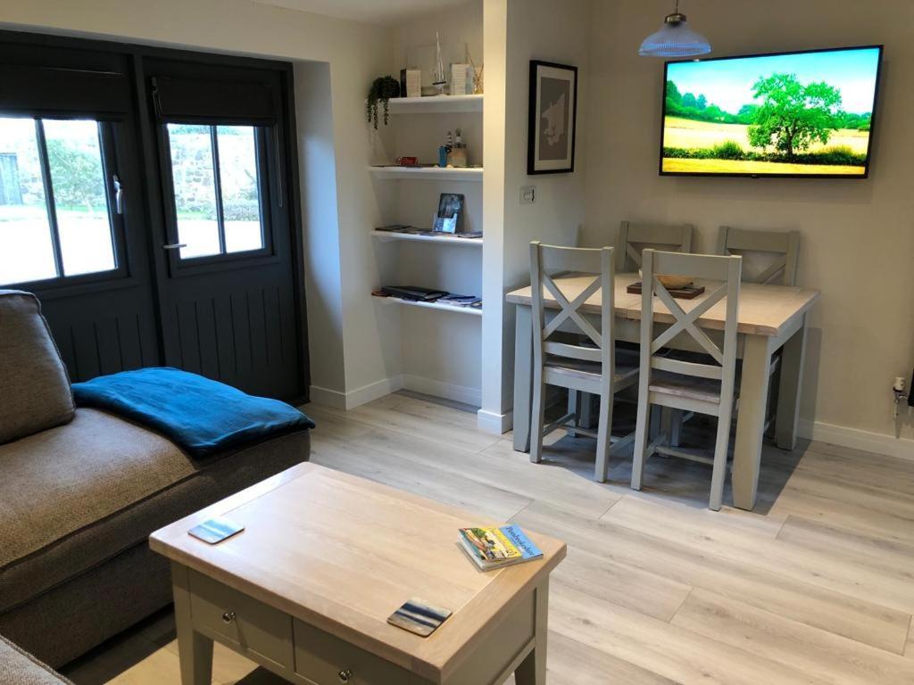 Thistledown Lodge! 5 Minutes From Beach! Free Cancellation! Haverfordwest Exteriör bild